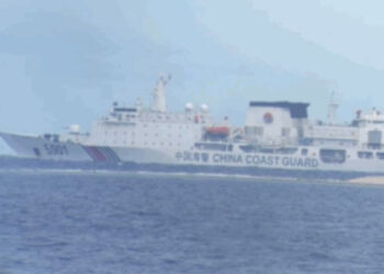 中國海警「怪物」靠近菲海警船