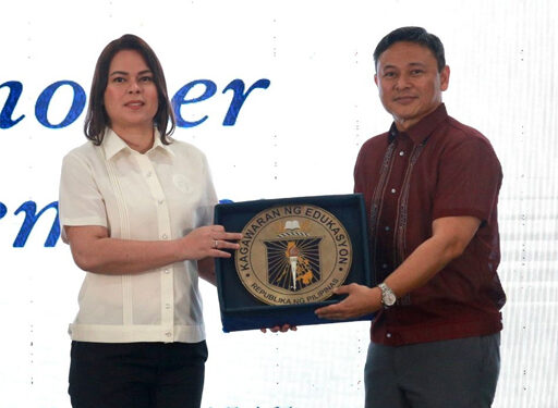 安加拉接任教育部長　致敬薩拉