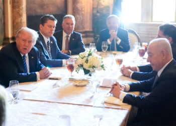 內塔尼亞胡在海湖莊園會見川普