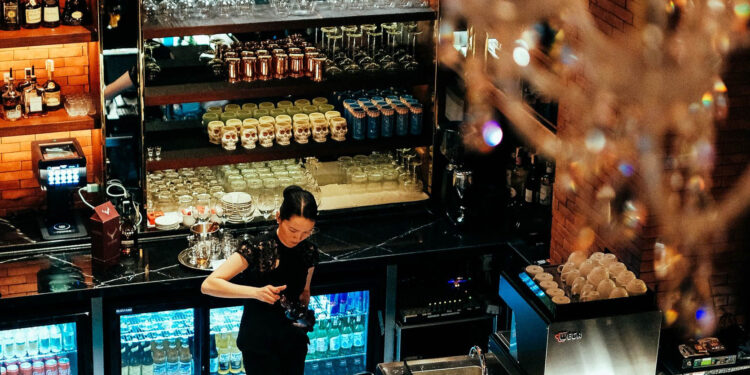 先喝威士忌再喝啤酒,別怕!