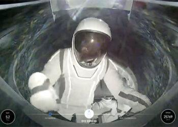 科技億萬富翁首次私人太空行走