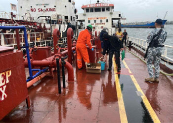 菲海警扣押兩艘涉嫌石油走私油輪