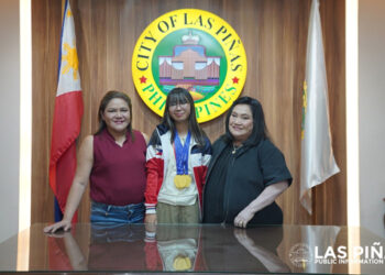 拉斯皮納斯市向滑冰金牌得主致敬