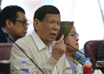 杜特地要訴前參議員特里蘭尼斯