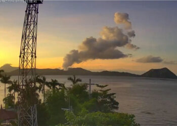 塔爾火山出現小型潛水噴發