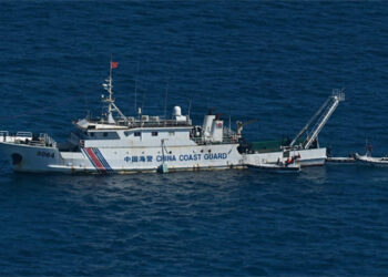 中國軍隊巡邏南海爭議淺灘