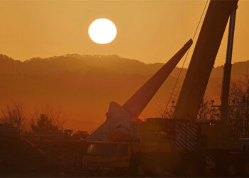 韓國空難調查人員提取黑盒子數據