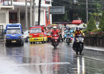 假日交通事故703起  8 人死亡