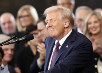 川普與菲特使和其他外交官分享輕鬆時光