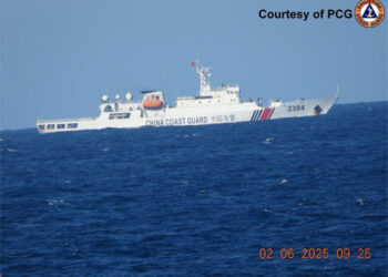 守住防線 菲海警阻擋中國船隻