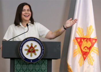 副總統薩拉回到菲律賓