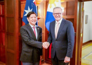 馬科斯祝賀阿爾巴尼斯再次當選