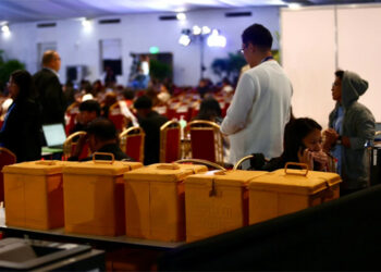 選委會：為什麼選票比選民多?