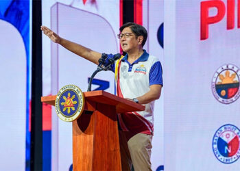 馬科斯要求所有內閣部長辭職