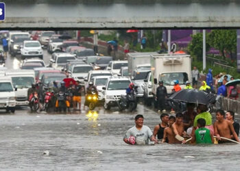 颱風山崩　八萬多人受災
