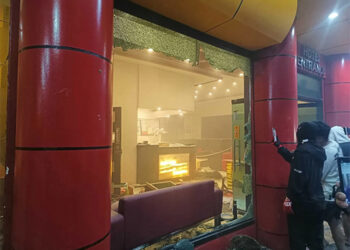 反腐示威　示威者闖入一家旅館