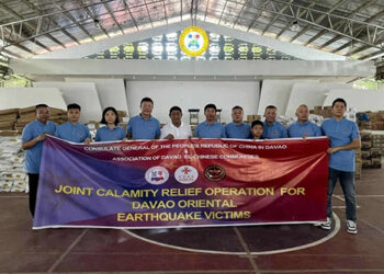 中國向地震災民捐400萬比索物資