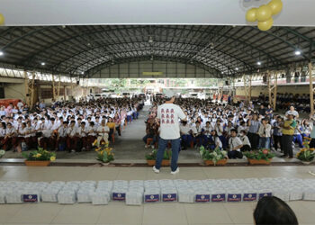馬尼拉向中學發放救護包