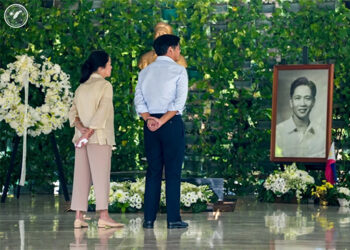 馬科斯總統萬聖節祭拜父陵