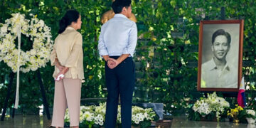 馬科斯總統萬聖節祭拜父陵