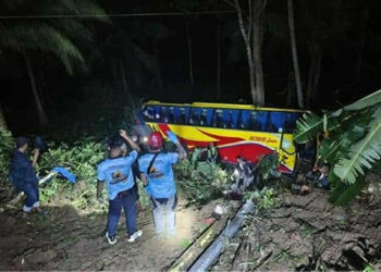 奎松巴士墜入山溝 一亡21傷