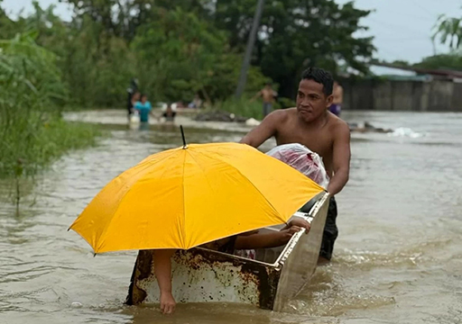 西內格羅斯省4230家庭流離失所