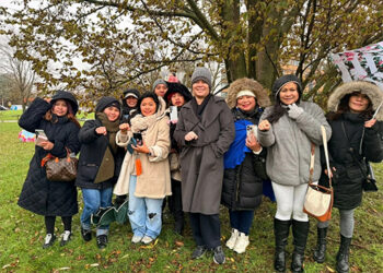 父親被駁回　薩拉赴海牙