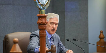 参院会期延长 以便通过预算