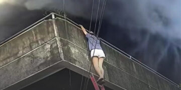 女子火中勇救兩犬　視頻瘋傳