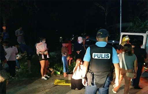 麵包車墜入溪流　八人受傷