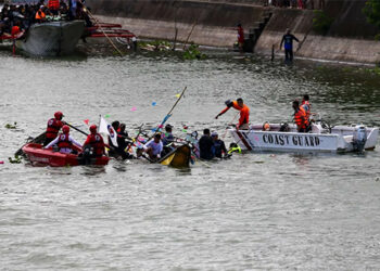 水上遊行沉船 40人獲救