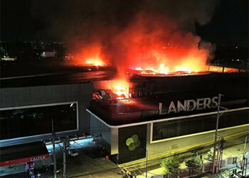 奎松超市火災 火警升至五級