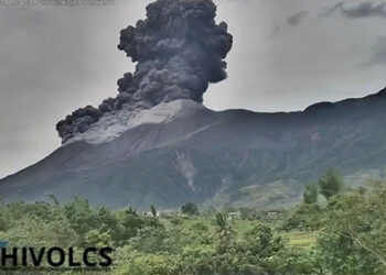 坎拉翁火山爆發 二級警戒