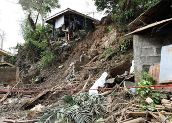 暴雨洪水 達沃八萬多家庭受災