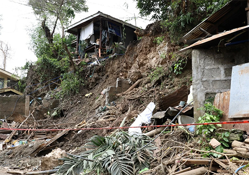 暴雨洪水 達沃八萬多家庭受災