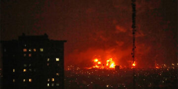 油價将上漲　加油排長隊