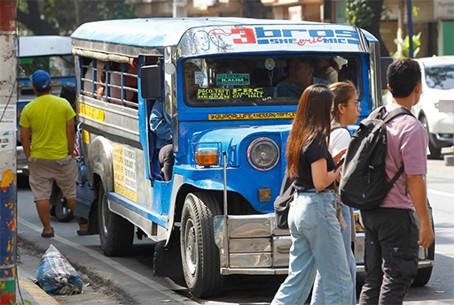 教師抗議油價上漲　呼籲資助