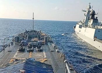 菲海軍阻止中國護衛艦　險些相撞