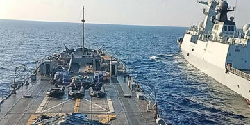 菲海軍阻止中國護衛艦　險些相撞