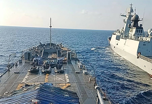 菲海軍阻止中國護衛艦 險些相撞