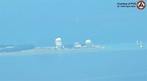 中國軍隊向菲海警飛機發射照明彈