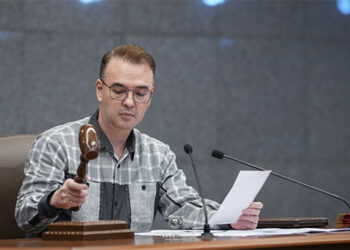 卡耶塔諾抨擊非法政變　拒絕交權