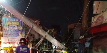 馬拉邦一電線桿倒塌導致道路封閉