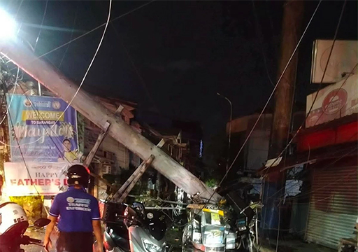 馬拉邦一電線桿倒塌導致道路封閉